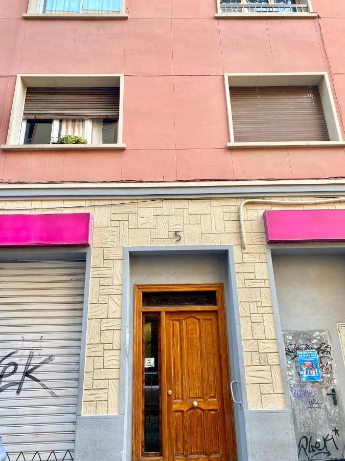 Barato En Piso Familiar Compartido El Centro De La Ciudad Cerca De La Estacion De Autobuses Apartment